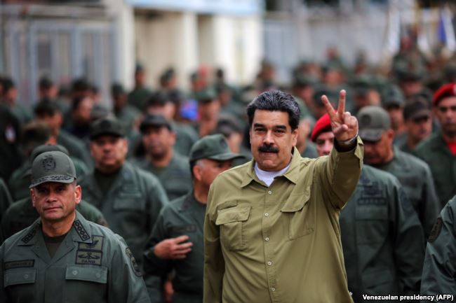 Николас Мадуро на митинге с венесуэльскими военнослужащими на военной базе в Каракасе 30 января 2019 года