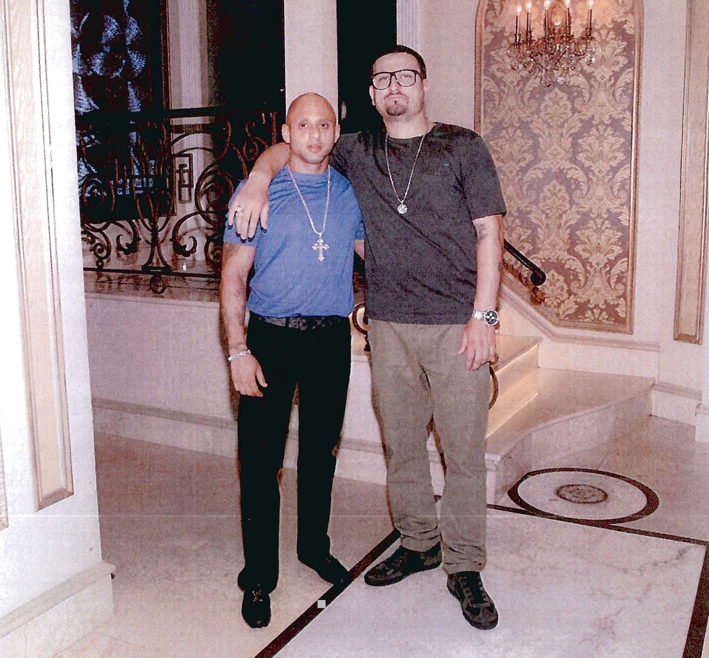 По словам властей, Леонид (Ленни) Гершман (справа) и Алексей Цветков (слева) имеют связи с синдикатом организованной преступности, известным как «Воры в законе».