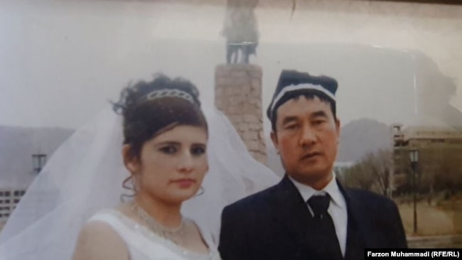 Нодира Ходжаева и Люй Цун. Фото из семейного альбома