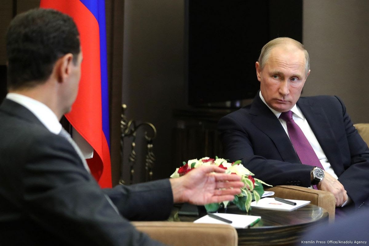 Russian President Vladimir Putin (R) meets with Syrian President Bashar al-Assad (L) in Sochi, Russia on 21 November 2017 [Kremlin Press Office/Anadolu Agency]