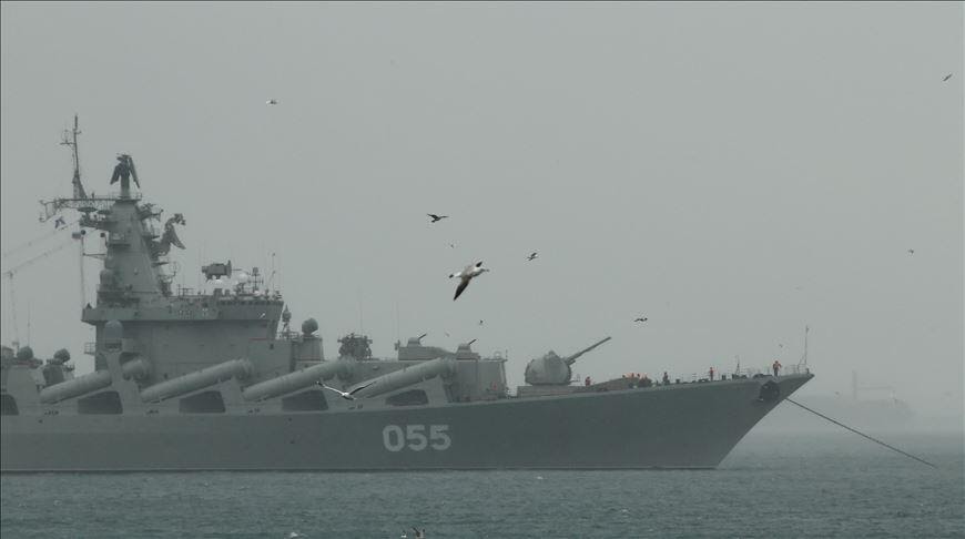 Russian naval cruiser casts anchor in Bosphorus due to bad weather