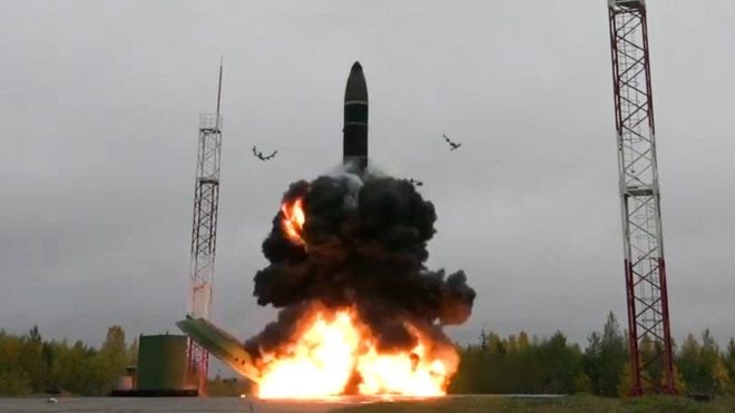 Испытательный пуск межконтинентальной баллистической ракеты "Тополь-М" на космодроме Плесецк