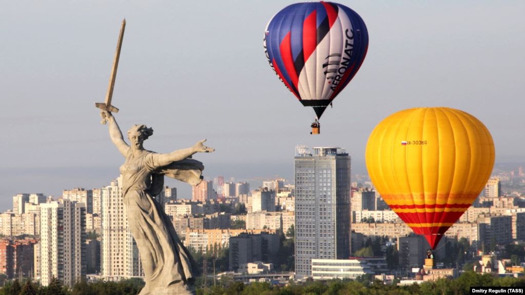 In Volgograd, hot-air balloons float by the Motherland Calls monument commemorating the Battle of Stalingrad.