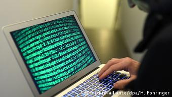 Человек у компьютера