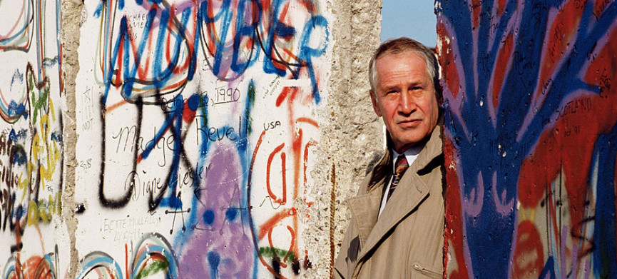 <p>BERLIN, GERMANY - MARCH 1991: East-German spy master Markus Wolf photographed at the Berlin Wall. (Photo by Tom Stoddart/Getty Images)</p>