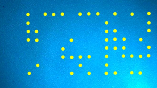 Чтобы вам было лучше видно, на этой фотографии точки специально выделены. Что означает этот узор?