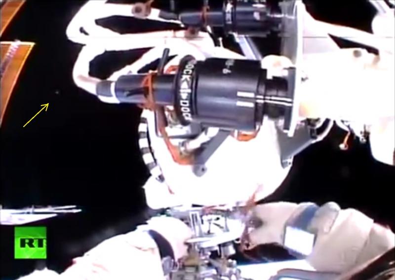 Рис. 6. Яркая 1-кадровая вспышка рядом с нижней «оранжевой панелью» на отм. 1:58:21.